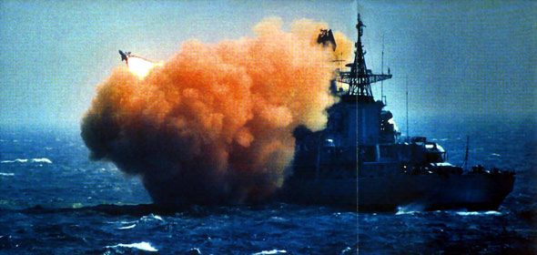 圖文：中國海軍現(xiàn)代級戰(zhàn)艦發(fā)射白蛉反艦導(dǎo)彈