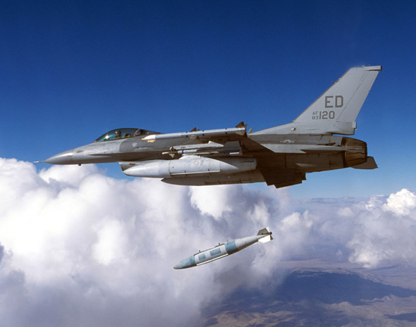 美空軍將用改進(jìn)型JDAM攻擊海上移動(dòng)目標(biāo)(圖)