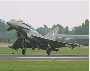 英空軍臺(tái)風(fēng)戰(zhàn)機(jī)將裝備激光指示吊艙和寶石路炸彈