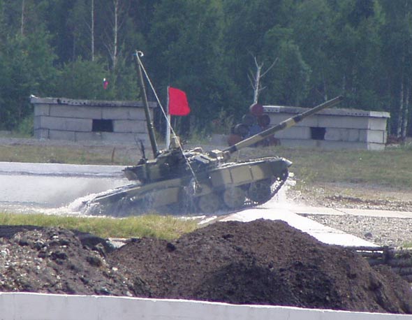 俄將向阿爾及利亞提供180輛T-90S坦克(圖)