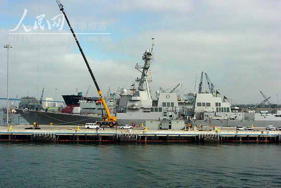 圖文：正在碼頭進行舷裝的“哈爾西”號導彈驅逐艦