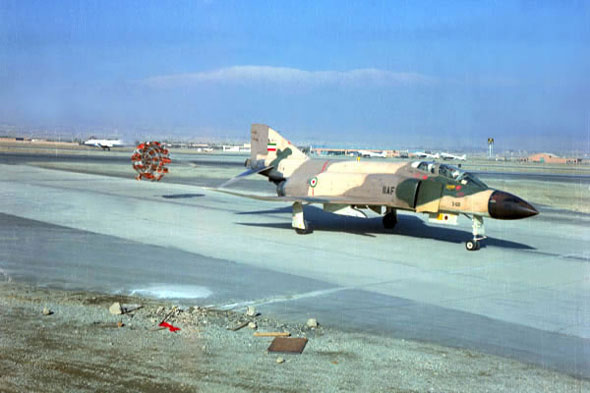 圖文：伊朗空軍F-4鬼怪戰(zhàn)斗機返航