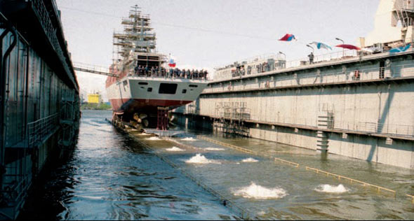 圖文：20380型護(hù)衛(wèi)艦守護(hù)號(hào)下水場(chǎng)景
