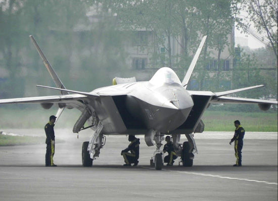 資料圖：中國殲-20隱形戰(zhàn)機正在試驗中